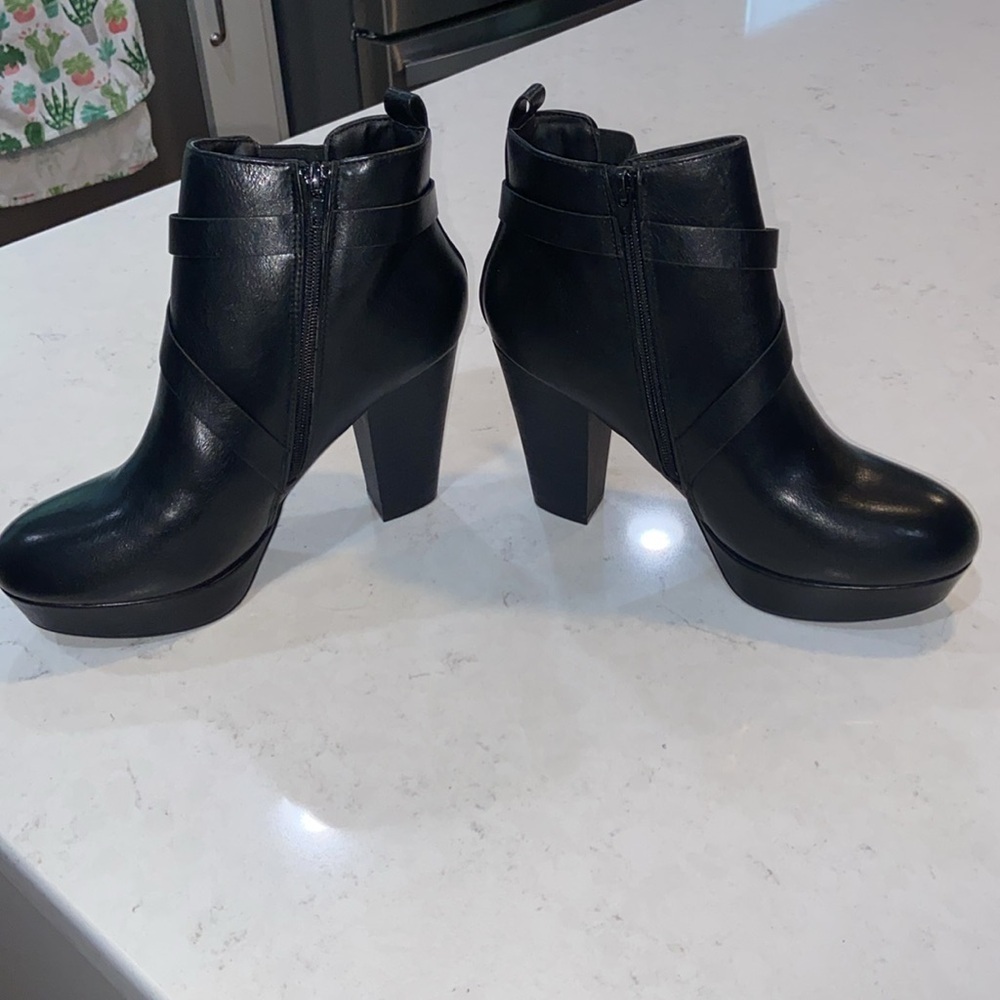Dominique Nicole NEW Gelsey Black Ankle Bootie | Size: 9 1/2 - Picture 4 of 6